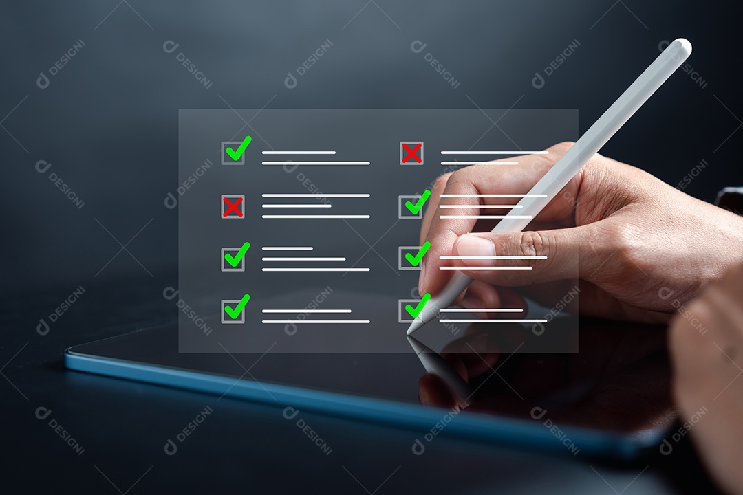 Checklist e Checkmark Aprovar o gerenciamento de qualidade com garantia de qualidade ou QA e controle de qualidade ou QC e melhoria.