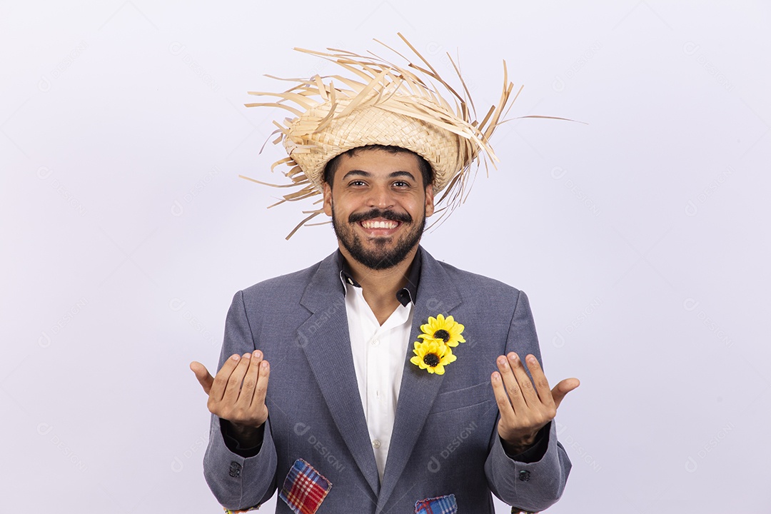 Homem jovem barbudo fantasiada celebrando festas juninas