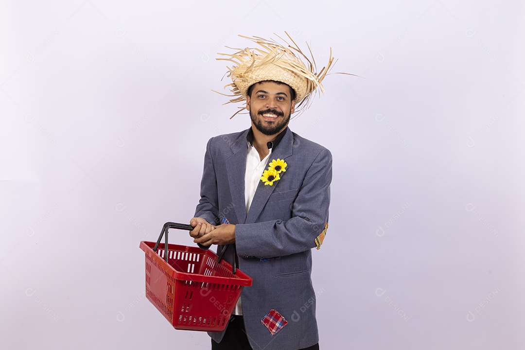 Homem jovem barbudo fantasiada celebrando festas juninas