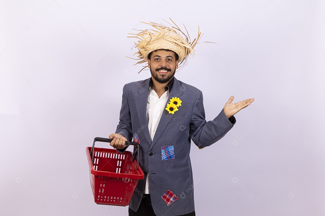 Homem jovem barbudo fantasiada celebrando festas juninas