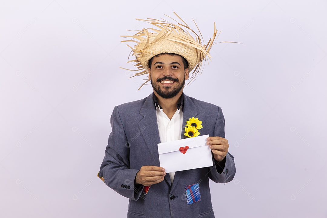Homem jovem barbudo fantasiada celebrando festas juninas