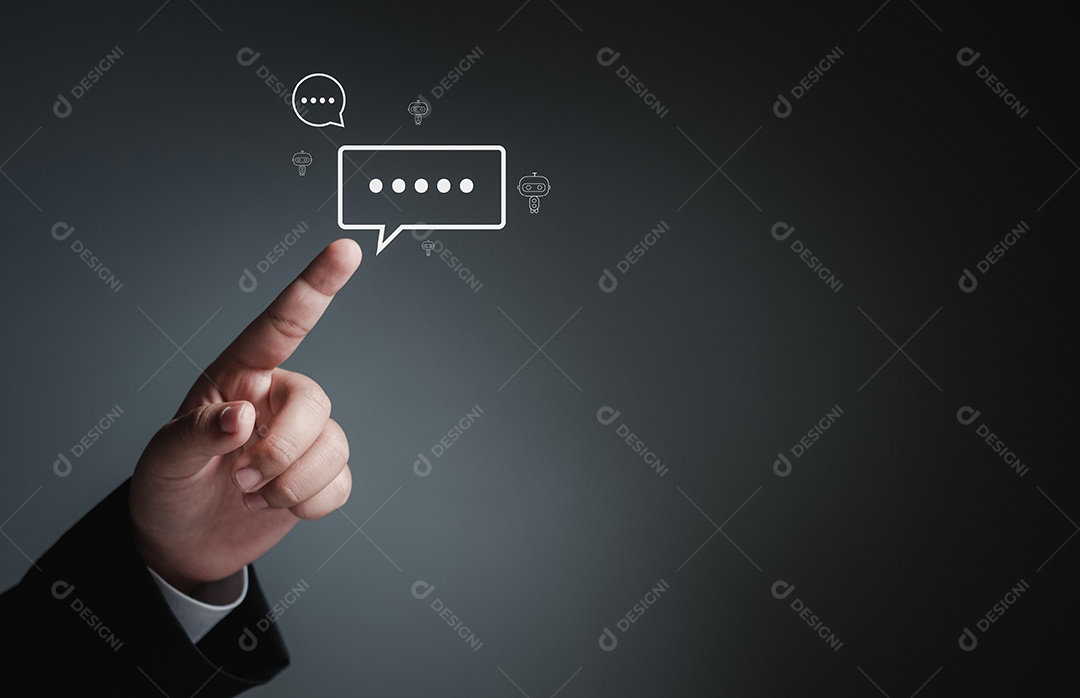Mão de empresário apontando para o ícone de bate-papo no aplicativo de comunicação digital da web e no conceito de rede social.