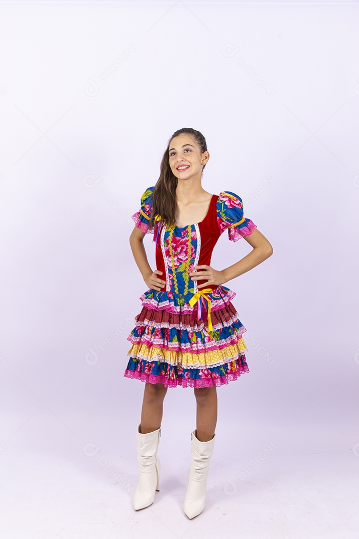 Linda garota com vestido de festa junina
