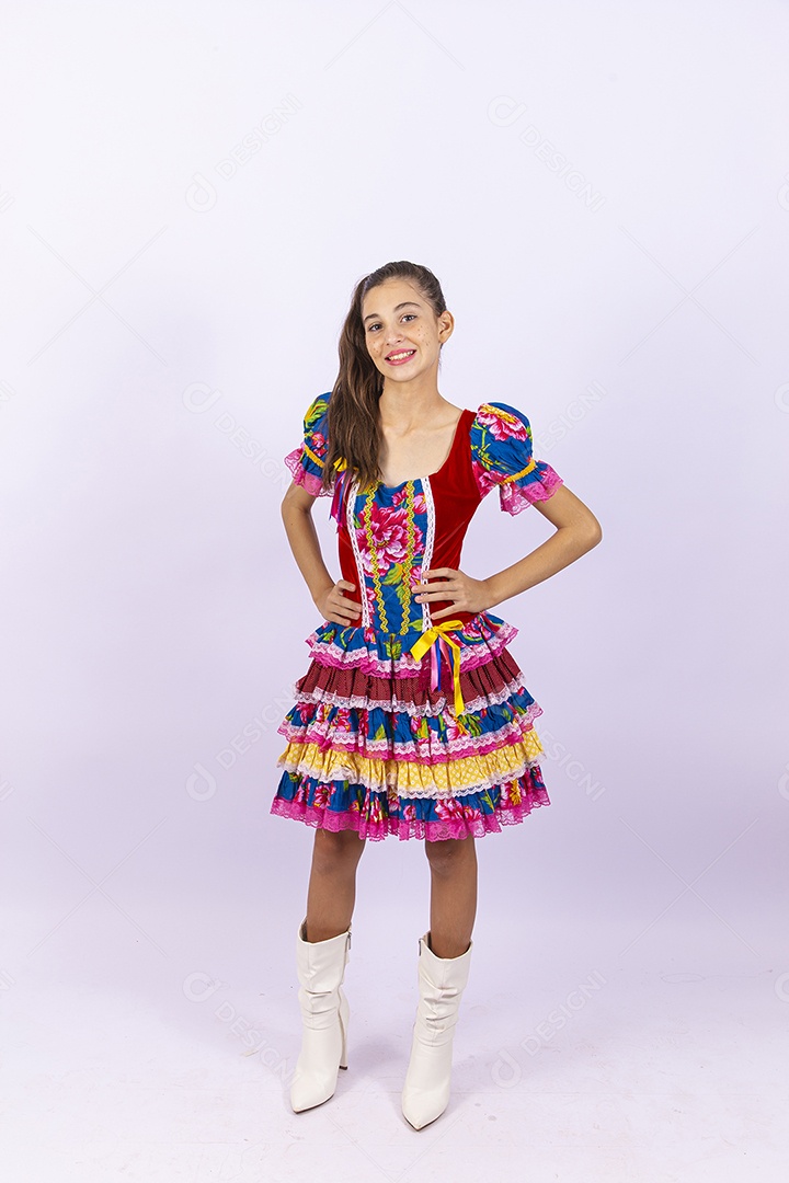 Linda garota com vestido de festa junina