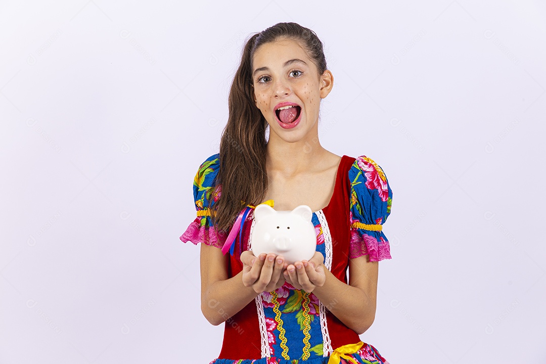 Linda garota com vestido de festa junina