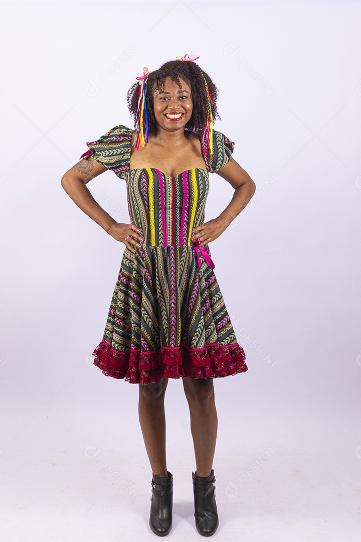 Linda mulher comemorando festa junina