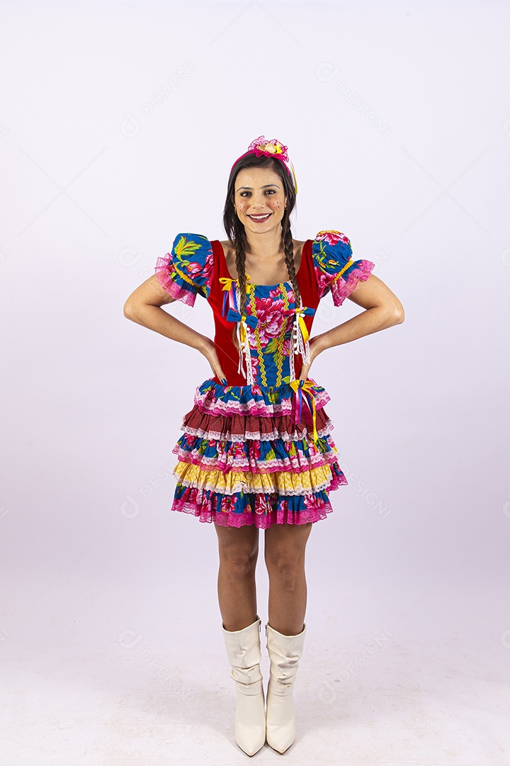 Linda mulher comemorando festa junina