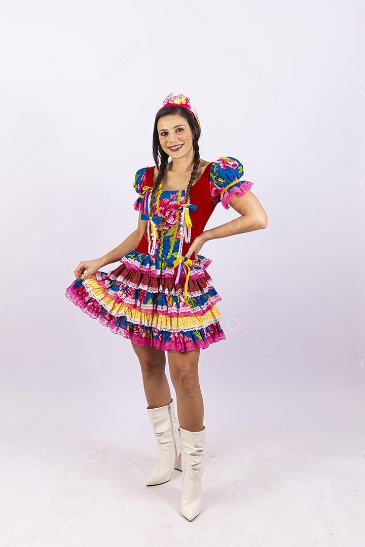 Linda mulher comemorando festa junina