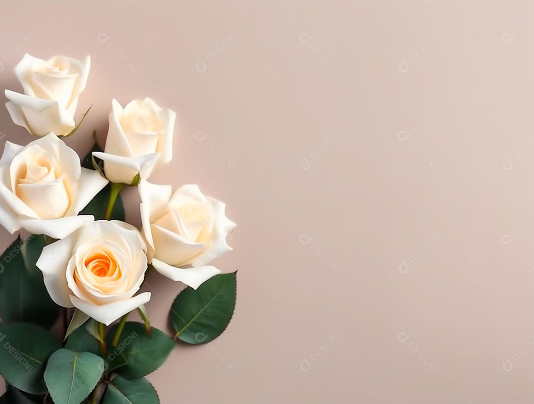 Buquê de rosas brancas sobre fundo isolado.