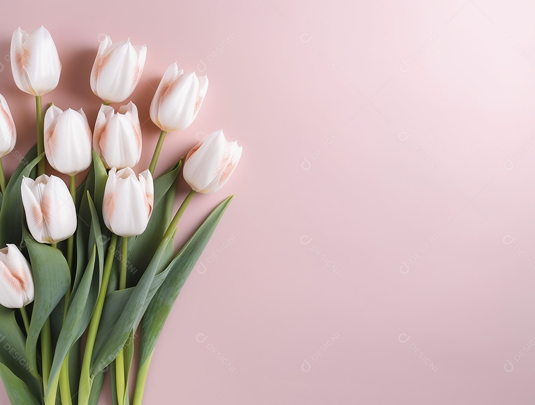 Buquê flores de tulipas sobre fundo isolado.