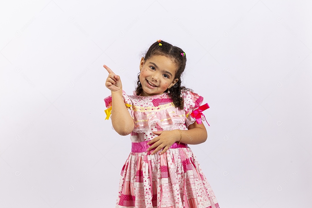 Linda garota com vestido de festa junina