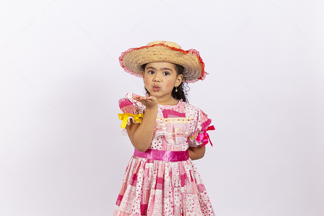 Linda garota com vestido de festa junina