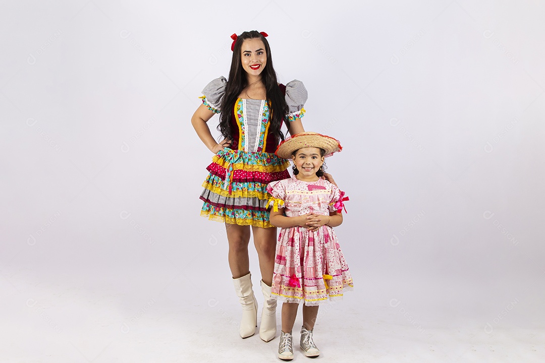 Meninas com trajes de festa junina