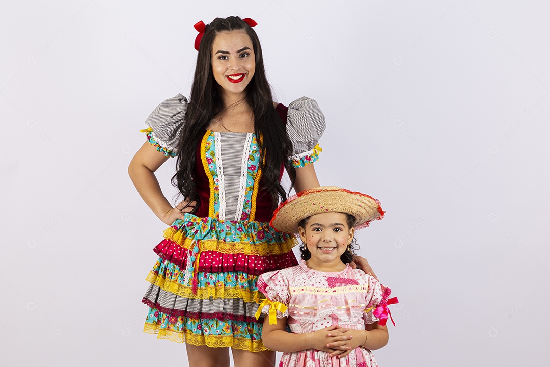 Meninas com trajes de festa junina