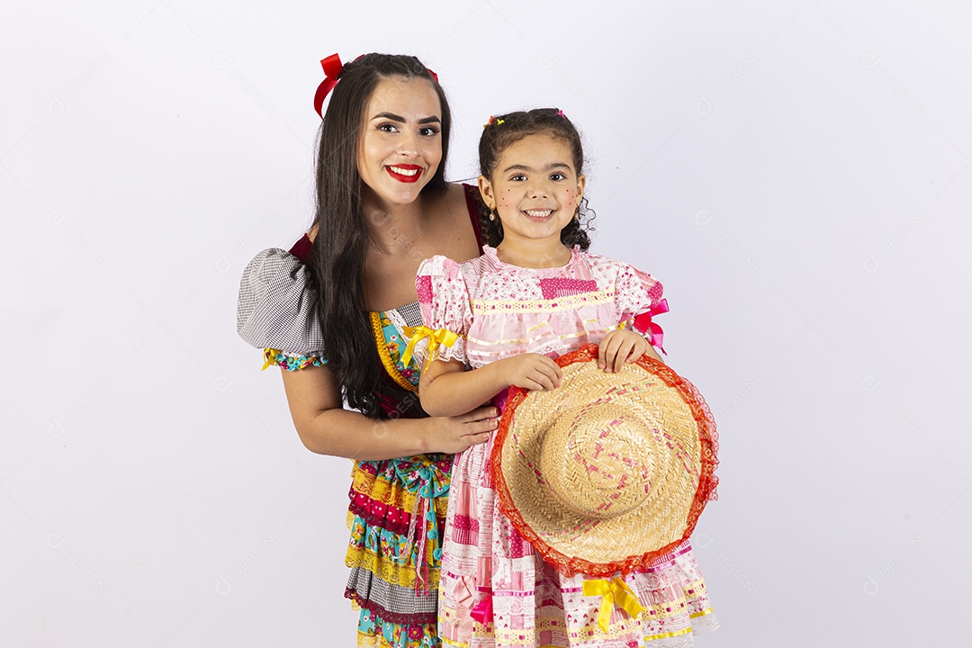 Duas meninas fantasiadas com vestido de festa junina