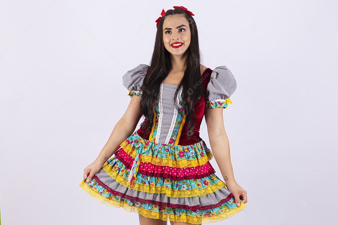Linda mulher com traje de festa junina