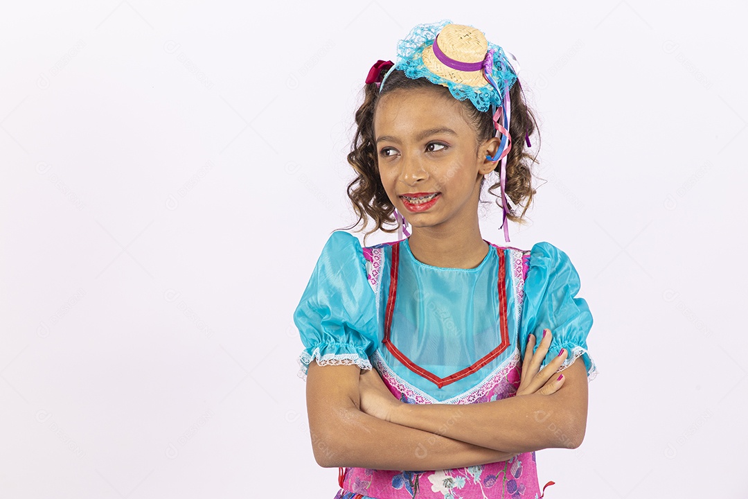 Linda garota com vestido de festa junina