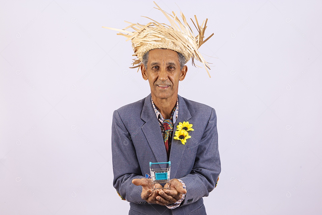 Homem com trajes de festa junina