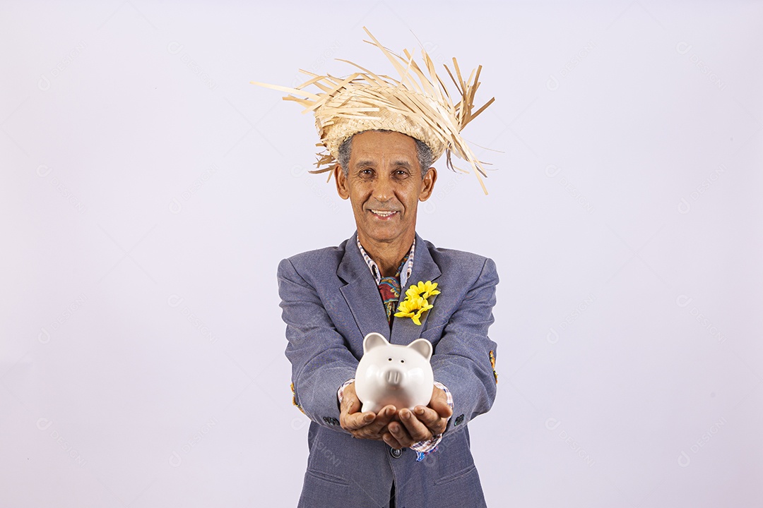 Homem com trajes de festa junina