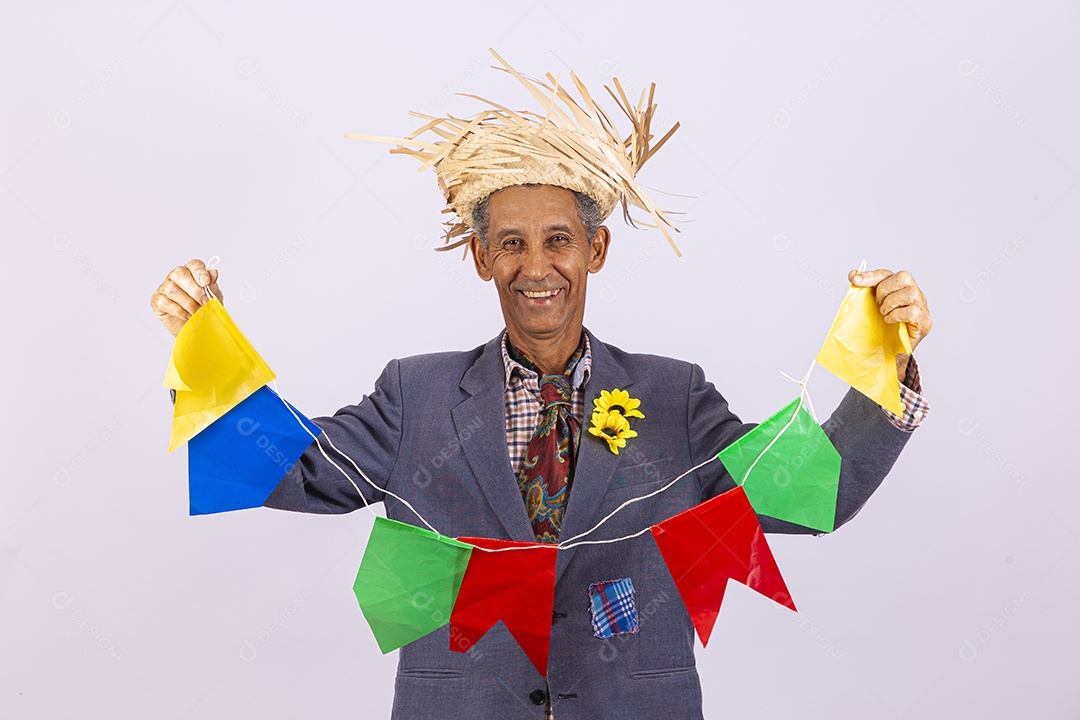 Homem com trajes de festa junina