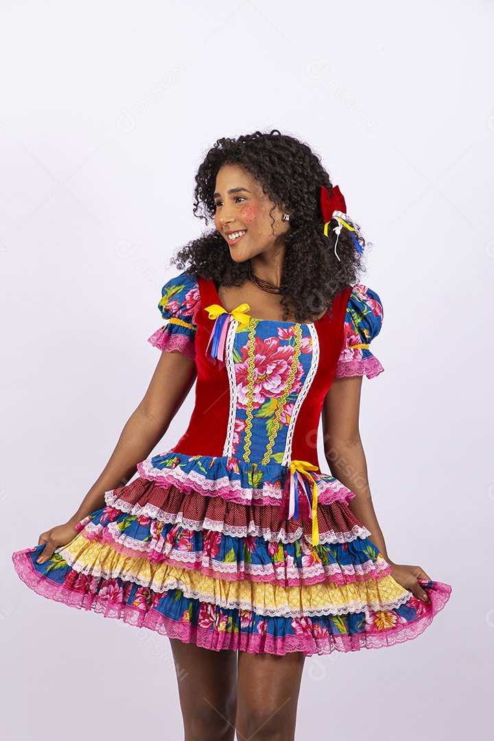 Mulher com vestido de festa junina
