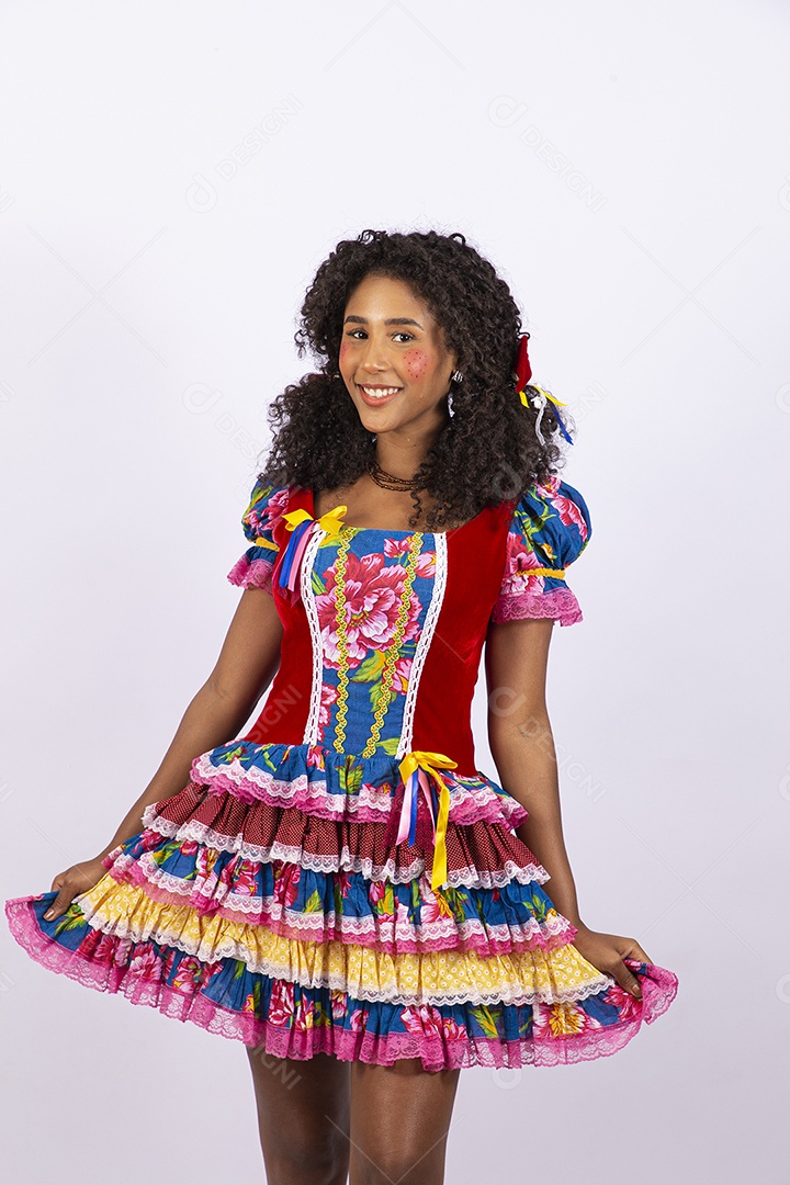 Mulher com vestido de festa junina