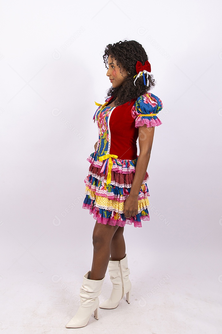 Mulher com vestido de festa junina