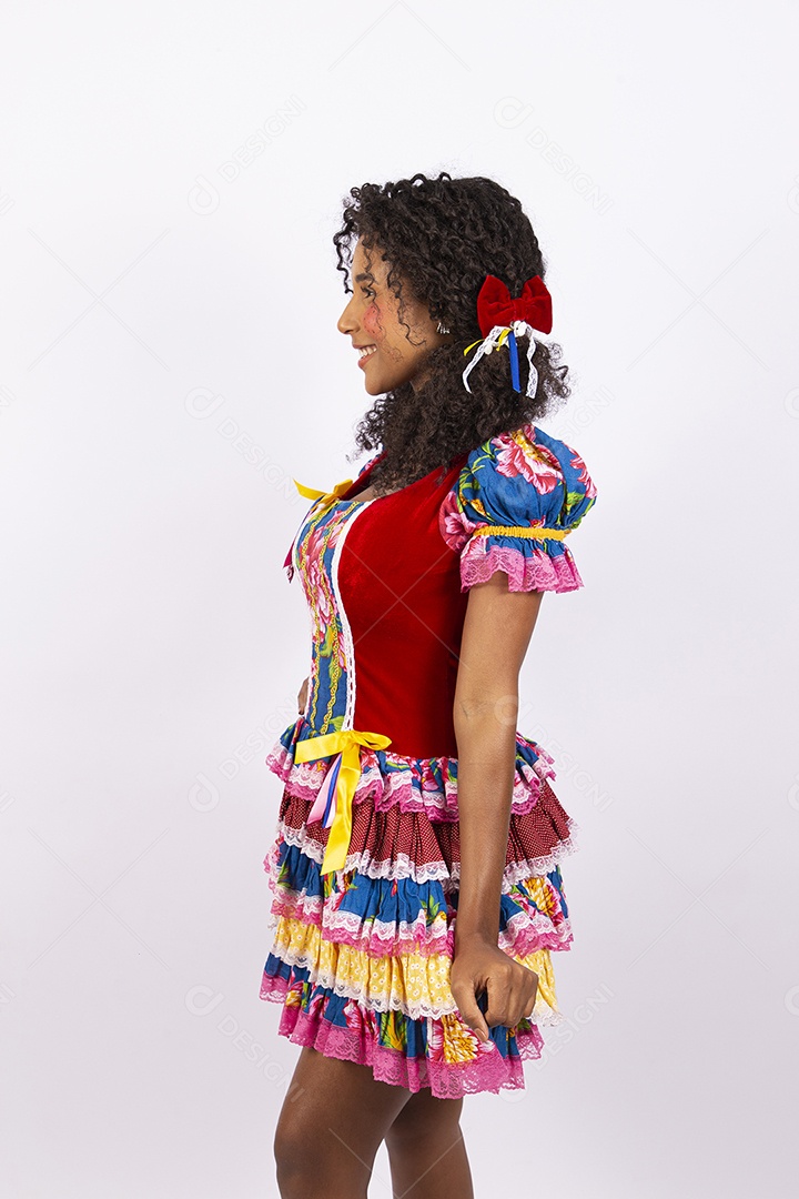 Mulher com vestido de festa junina