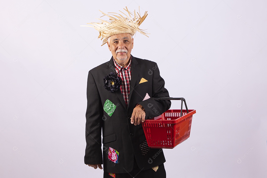 Homem com traje de festa junina