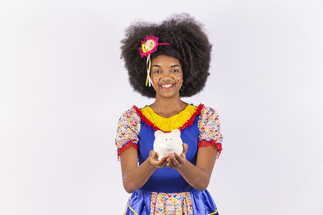 Linda mulher negra com vestido de festa junina