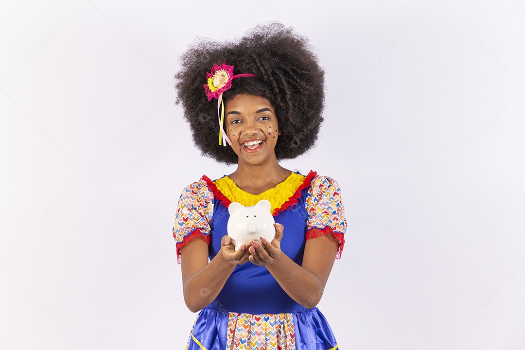 Linda mulher negra com vestido de festa junina