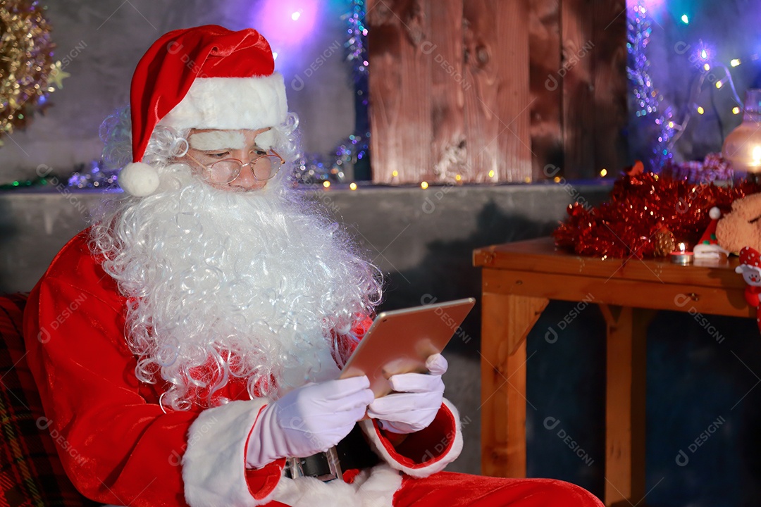 Conceito de Natal. Retrato de um Papai Noel de conto de fadas.