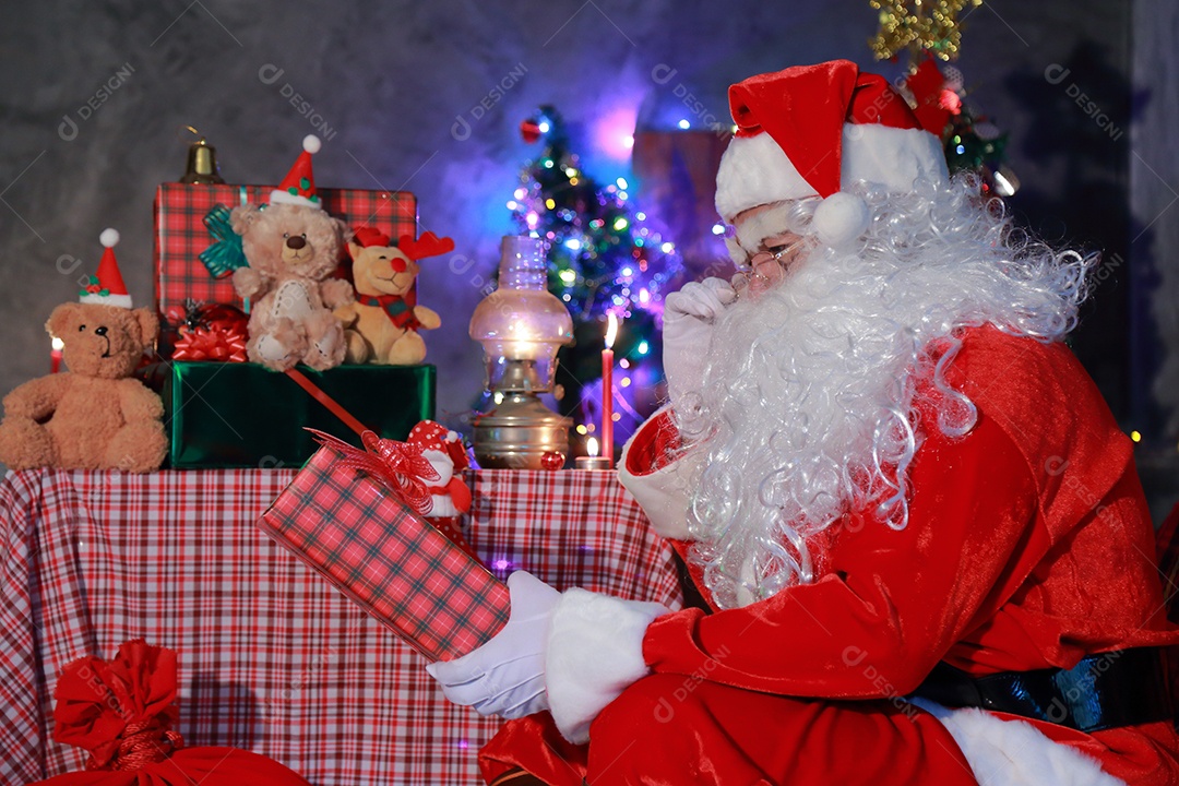 Conceito de Natal. Retrato de um Papai Noel de conto de fadas.