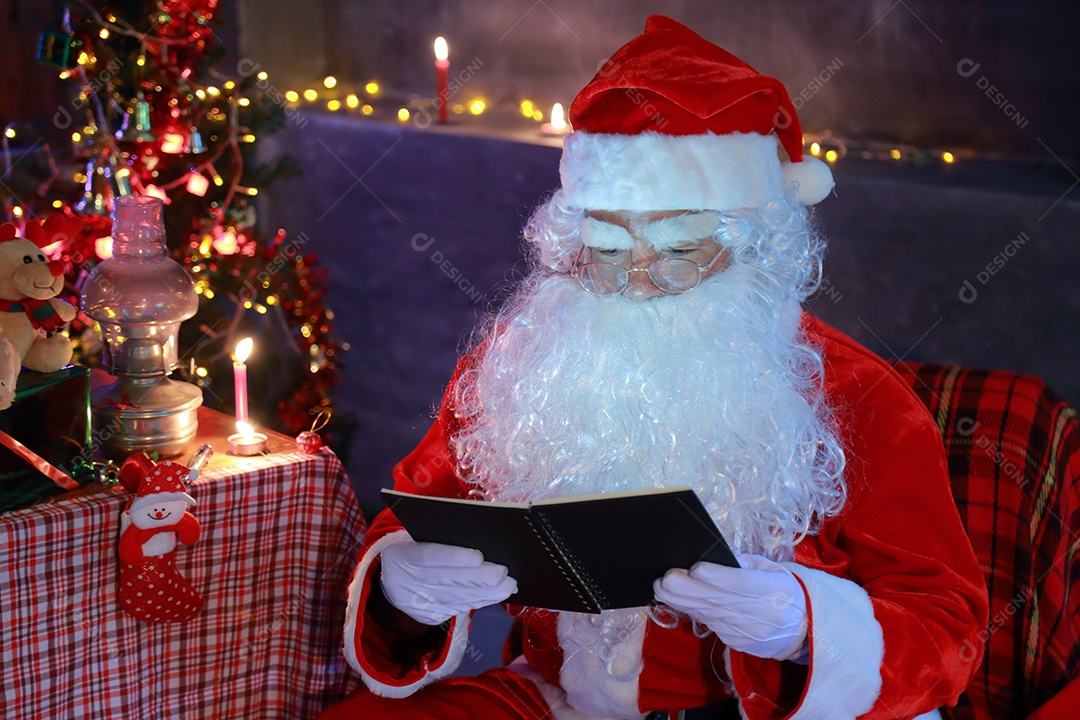 Conceito de Natal. Retrato de um Papai Noel de conto de fadas.