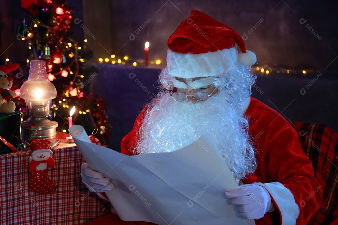 Conceito de Natal. Retrato de um Papai Noel de conto de fadas.