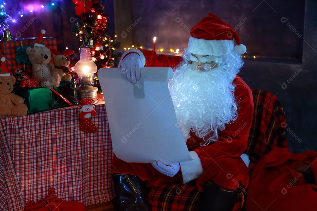 Conceito de Natal. Retrato de um Papai Noel de conto de fadas.