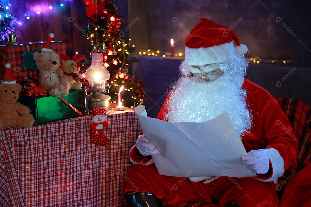 Conceito de Natal. Retrato de um Papai Noel de conto de fadas.