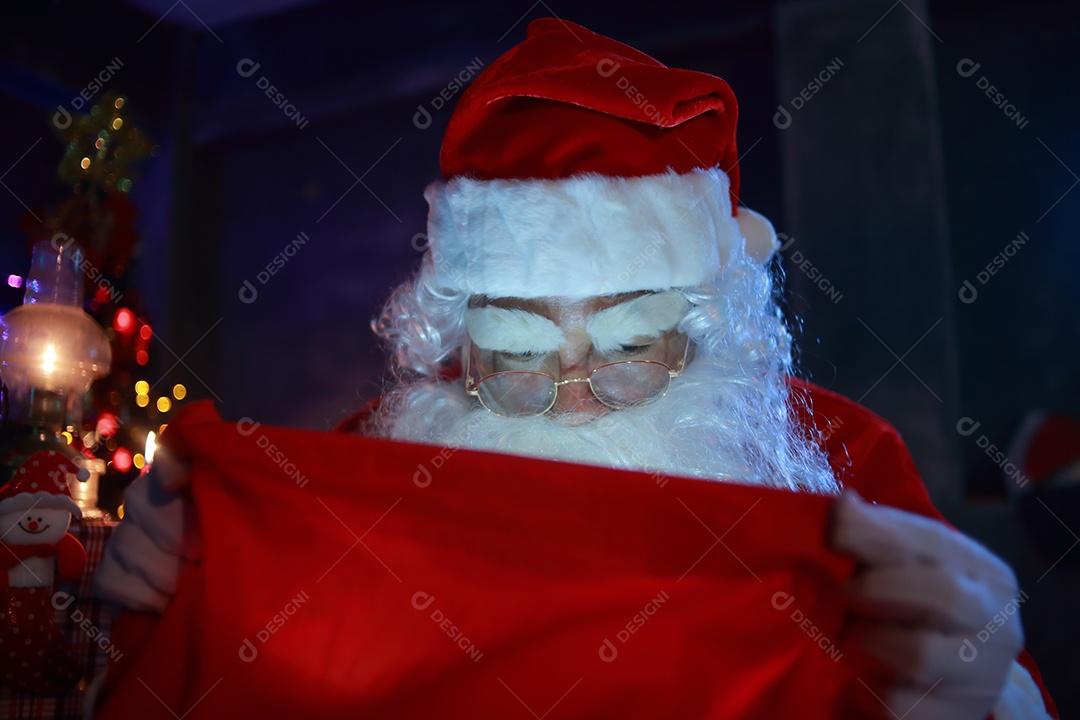 Conceito de Natal. Retrato de um Papai Noel de conto de fadas.