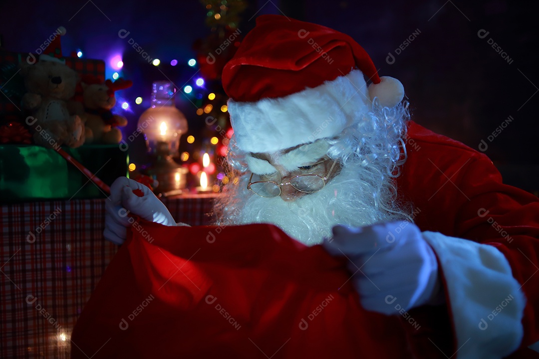 Conceito de Natal. Retrato de um Papai Noel de conto de fadas.