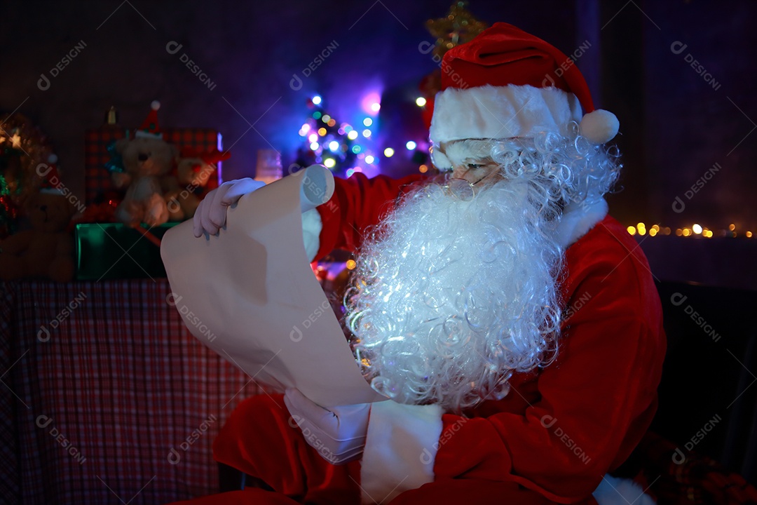 Conceito de Natal. Retrato de um Papai Noel de conto de fadas.