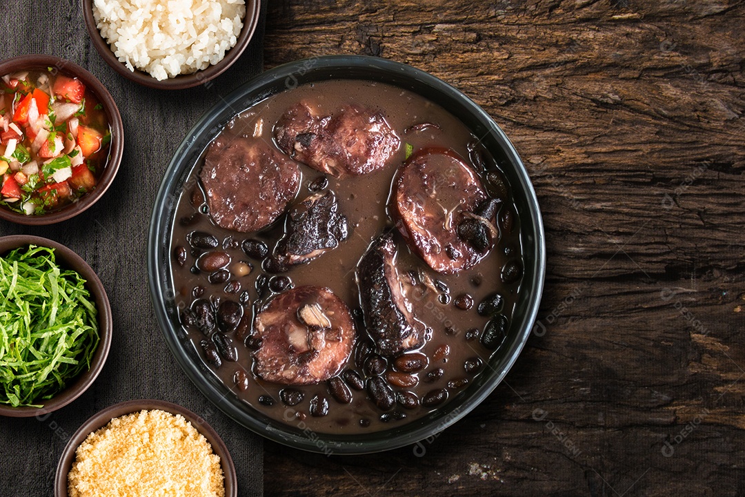 Feijoada comida típica brasileira. Comida tradicional brasileira feita com feijão preto.