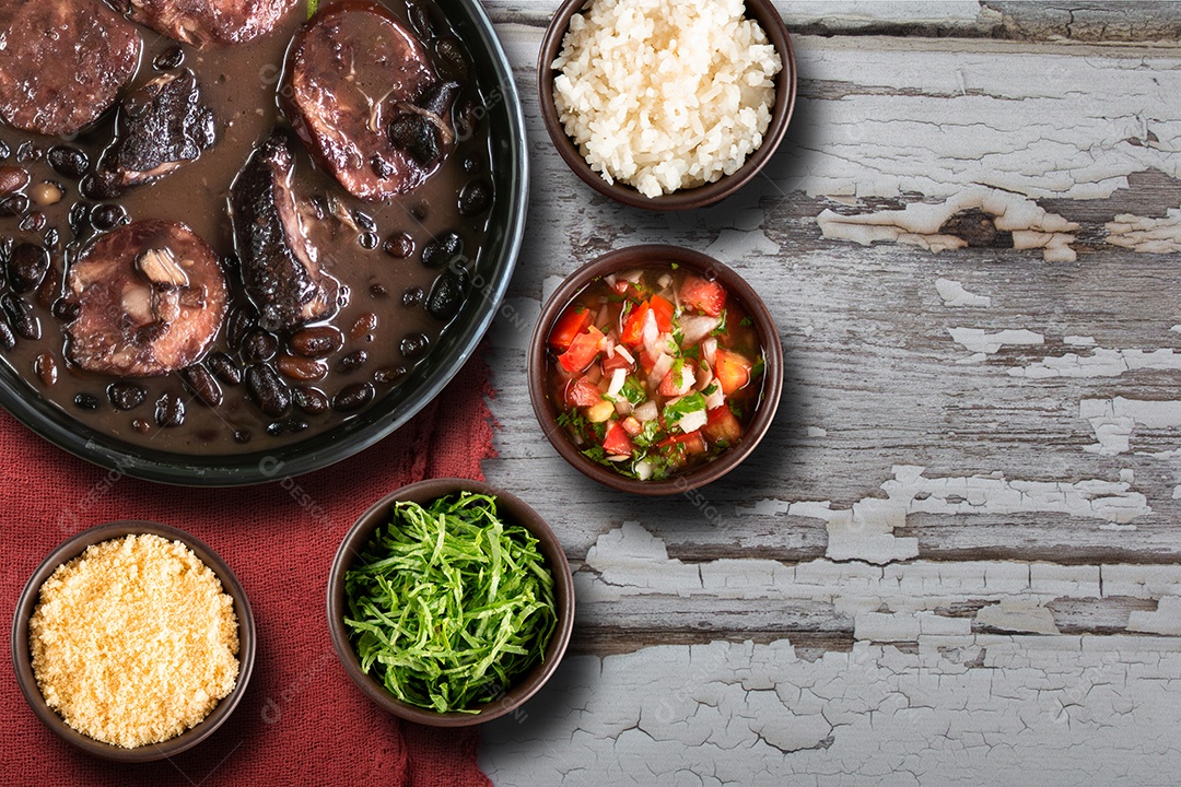 Feijoada comida típica brasileira. Comida tradicional brasileira feita com feijão preto.