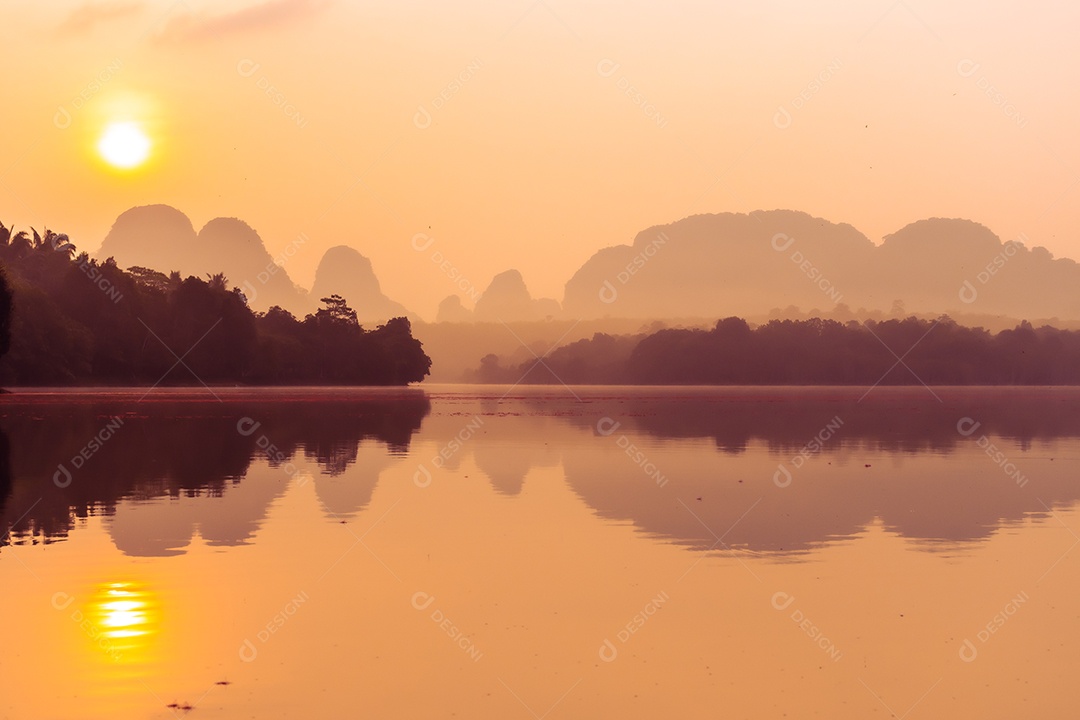 Paisagem Natureza Vista do Lago Nong Thale em Krabi Tailândia
