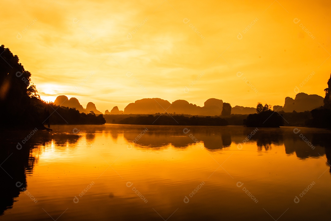 Paisagem Natureza Vista do Lago Nong Thale em Krabi Tailândia
