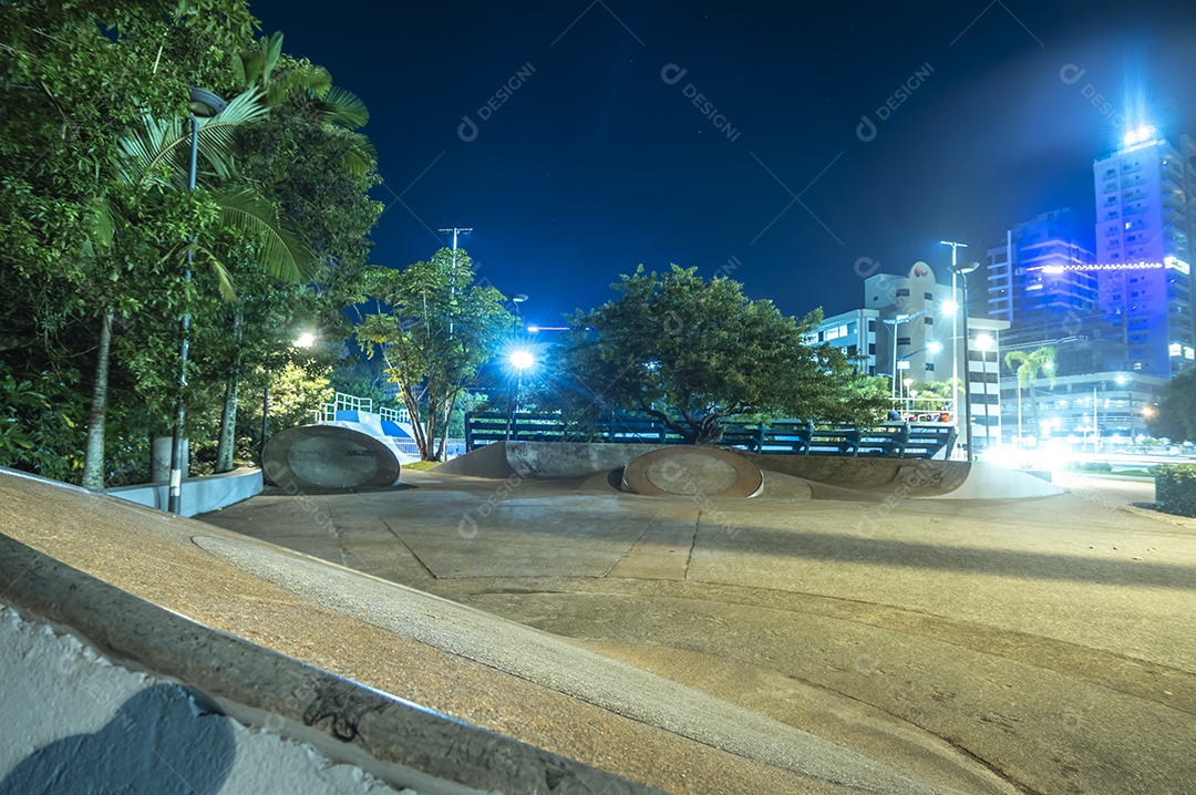 Beira rio em itajai sc, local onde os cariocas praticam esportes e curtem a vida na cidade.