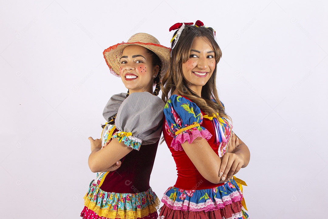 Lindas mulheres com trajes de festa junina