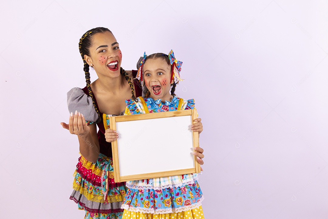 Lindas meninas com vestido de festa junina
