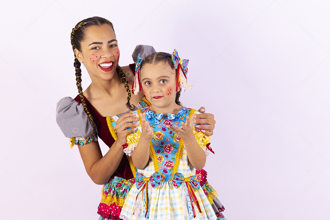 Lindas meninas com vestido de festa junina