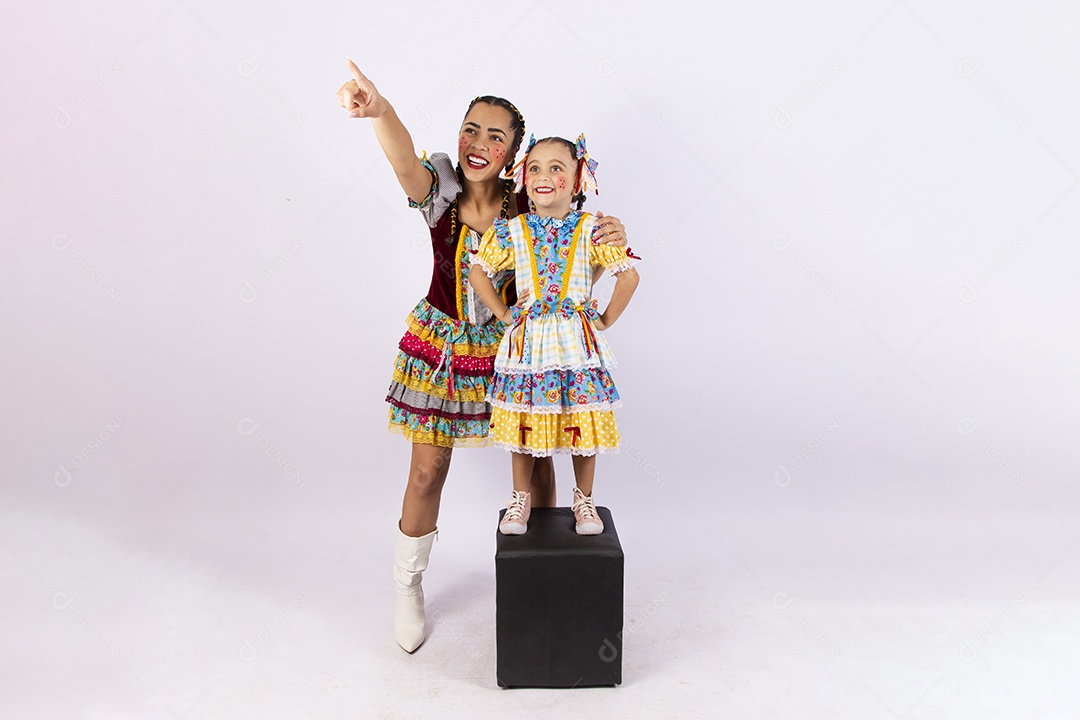 Lindas meninas com vestido de festa junina