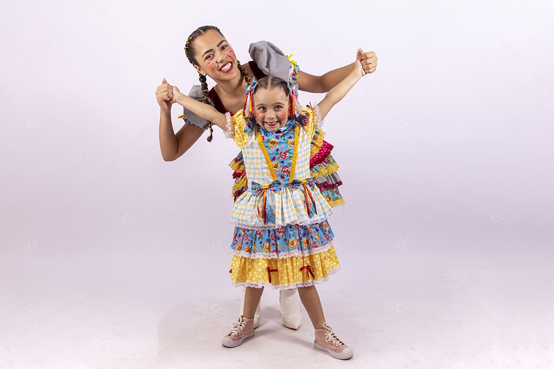 Lindas meninas com vestido de festa junina